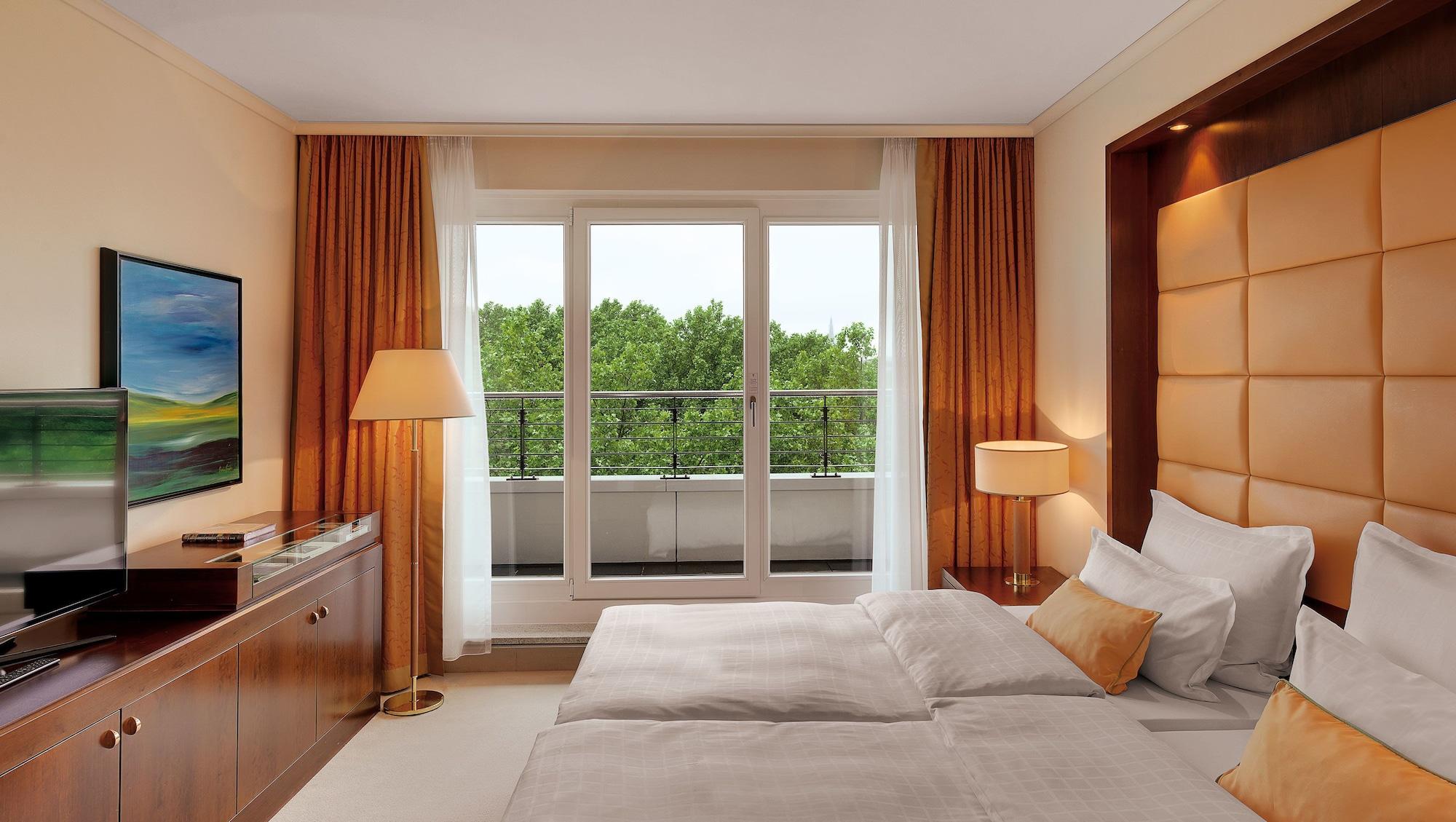 GRAND ELYSEE Hamburg Bagian luar foto A room at the hotel