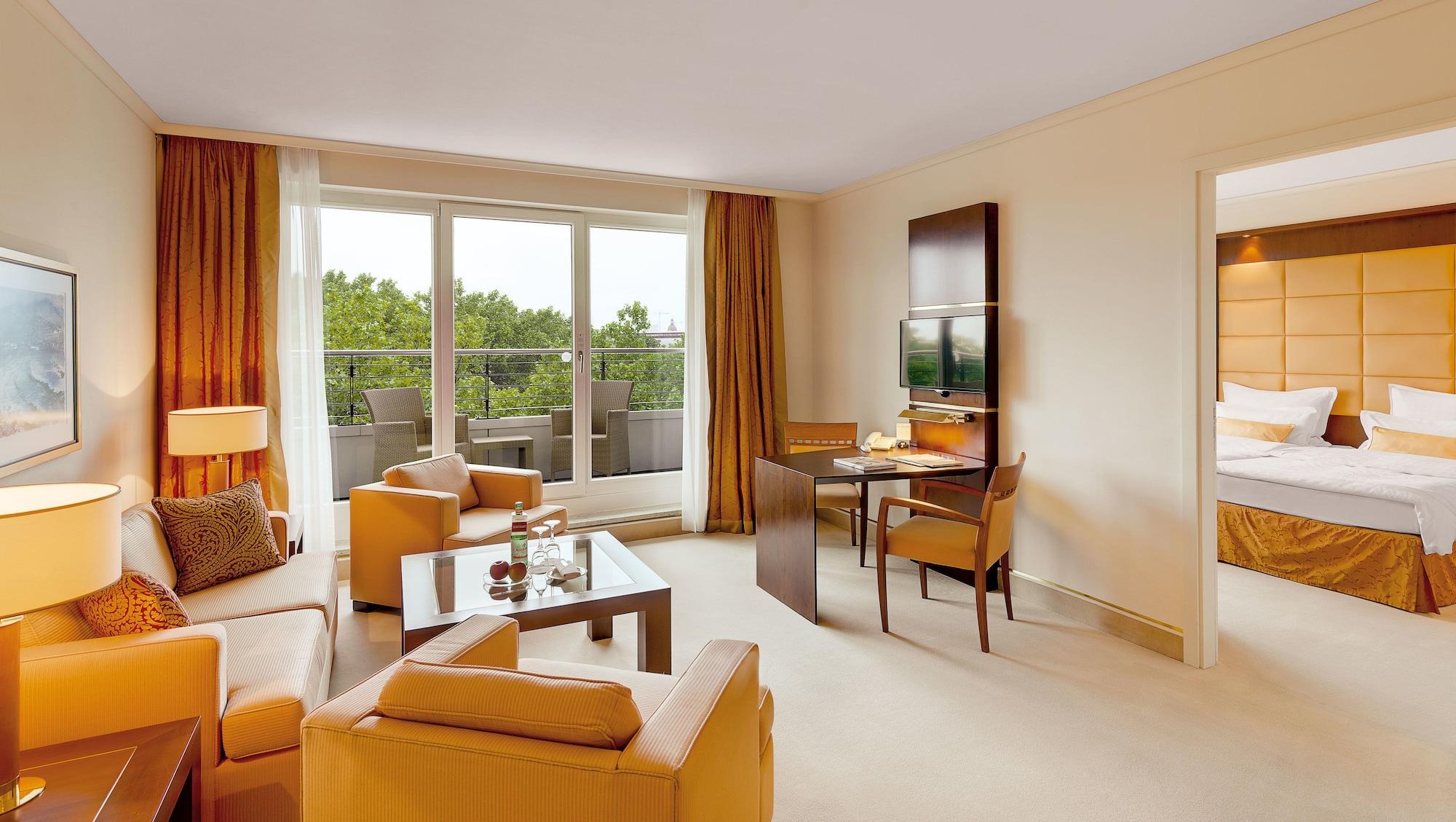 GRAND ELYSEE Hamburg Bagian luar foto Suite