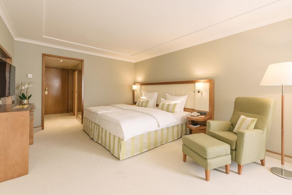 GRAND ELYSEE Hamburg Bagian luar foto A room at the Hotel de la Post