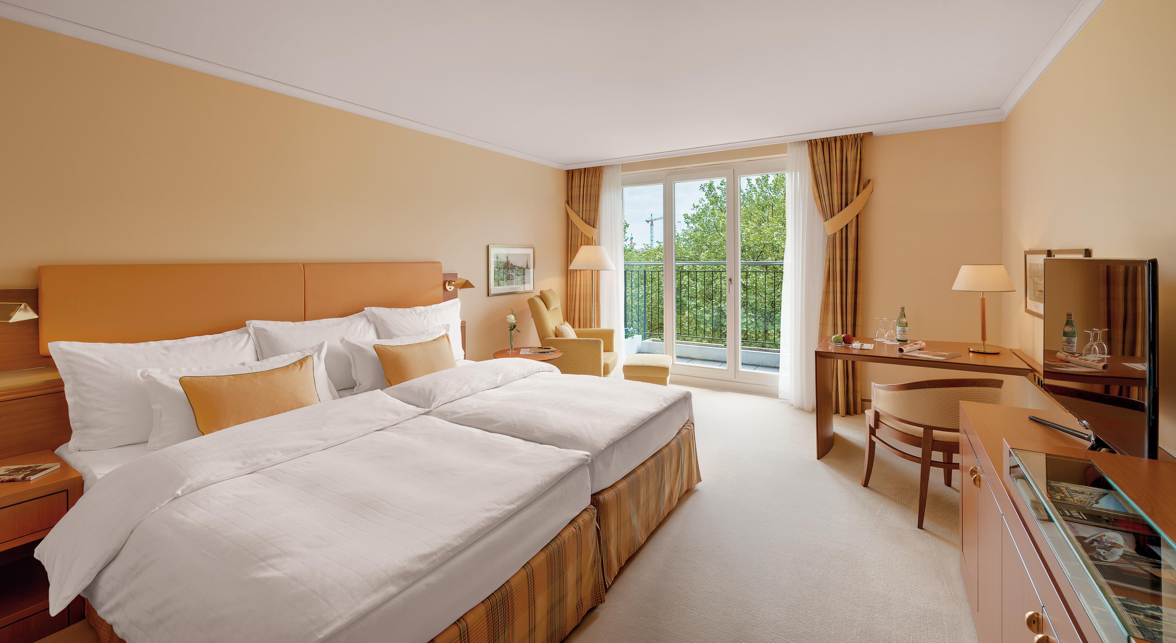 GRAND ELYSEE Hamburg Bagian luar foto A typical room at the Hotel de la Tour