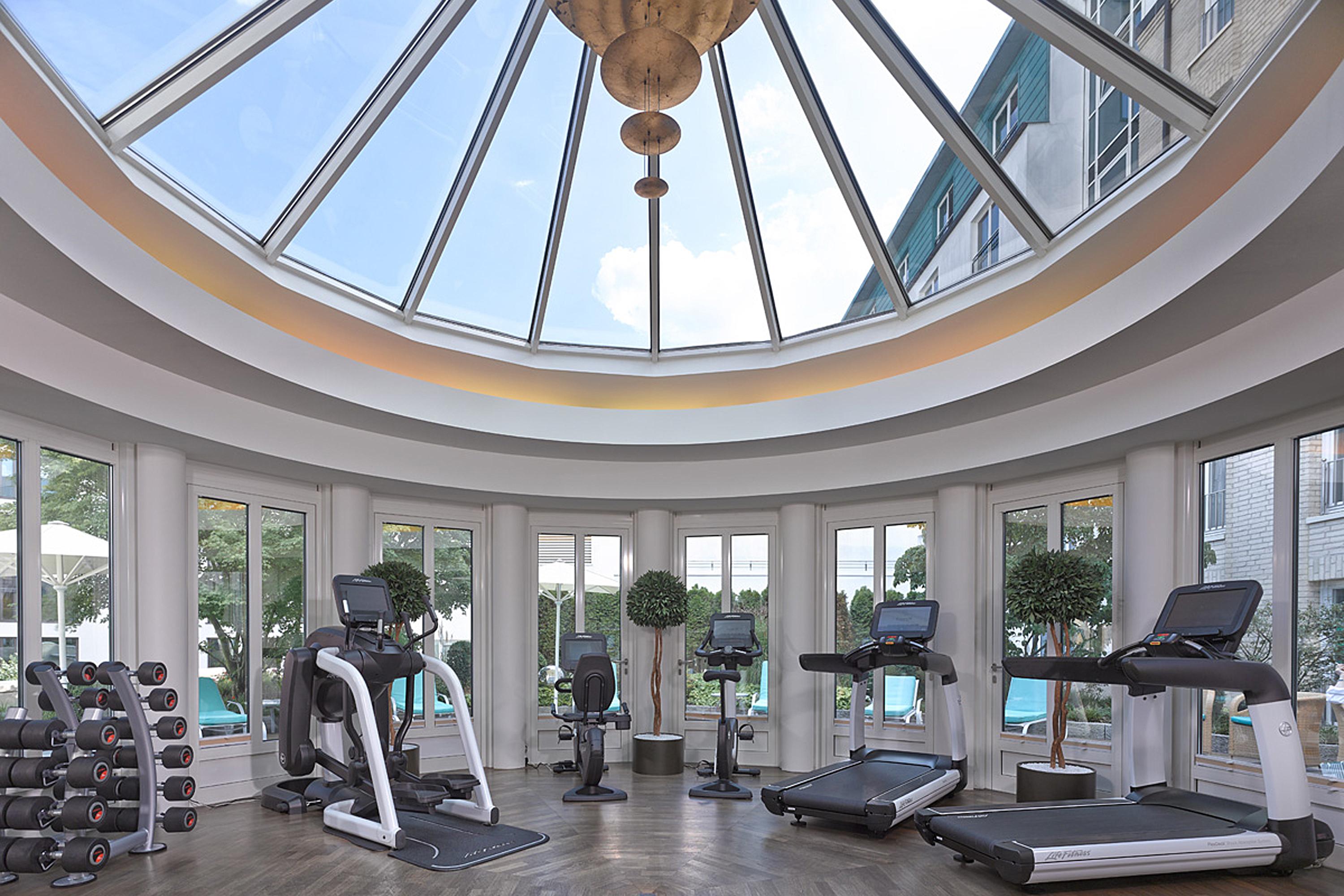 GRAND ELYSEE Hamburg Bagian luar foto The gym at The Ivy Collection