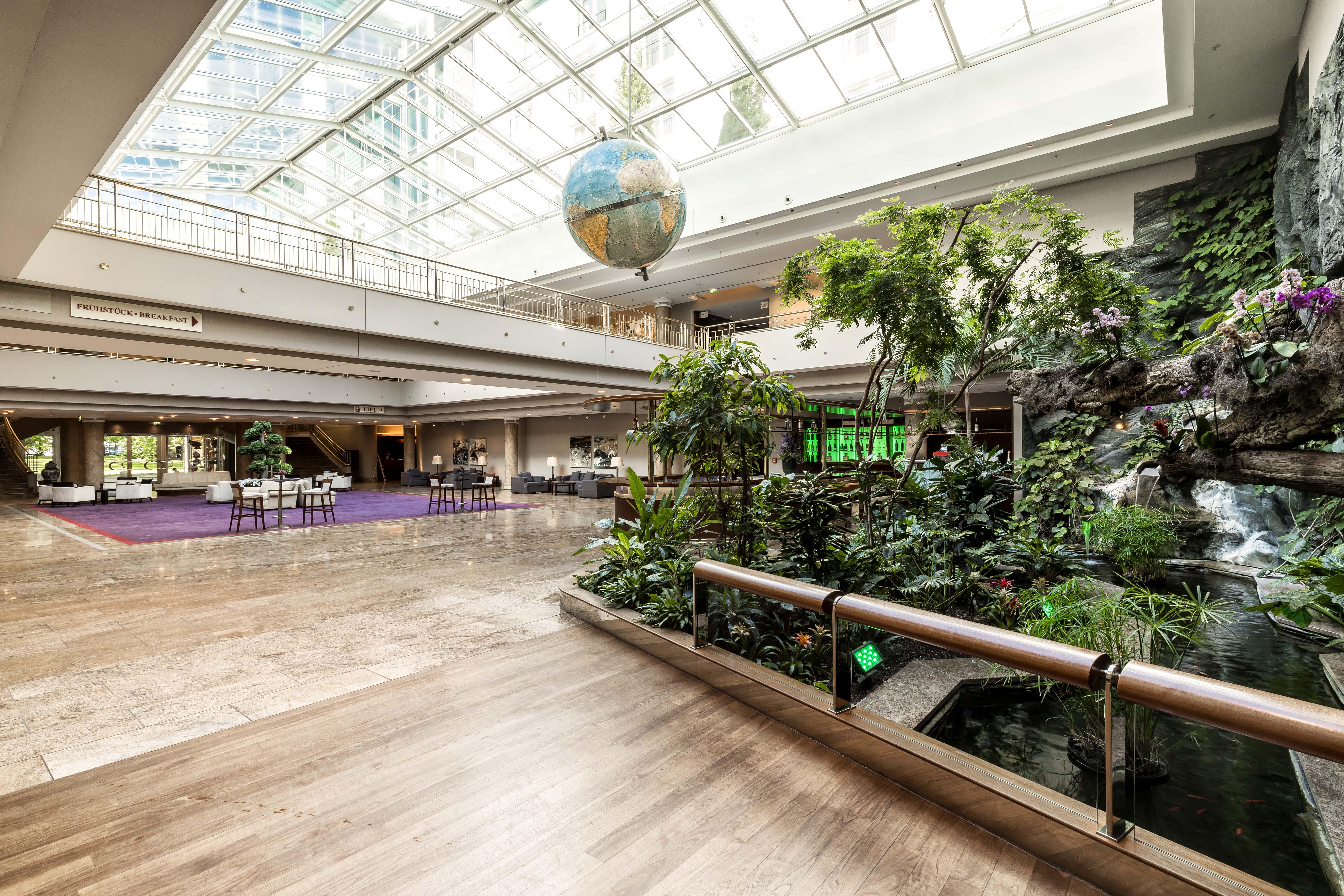 GRAND ELYSEE Hamburg Bagian luar foto Lobby