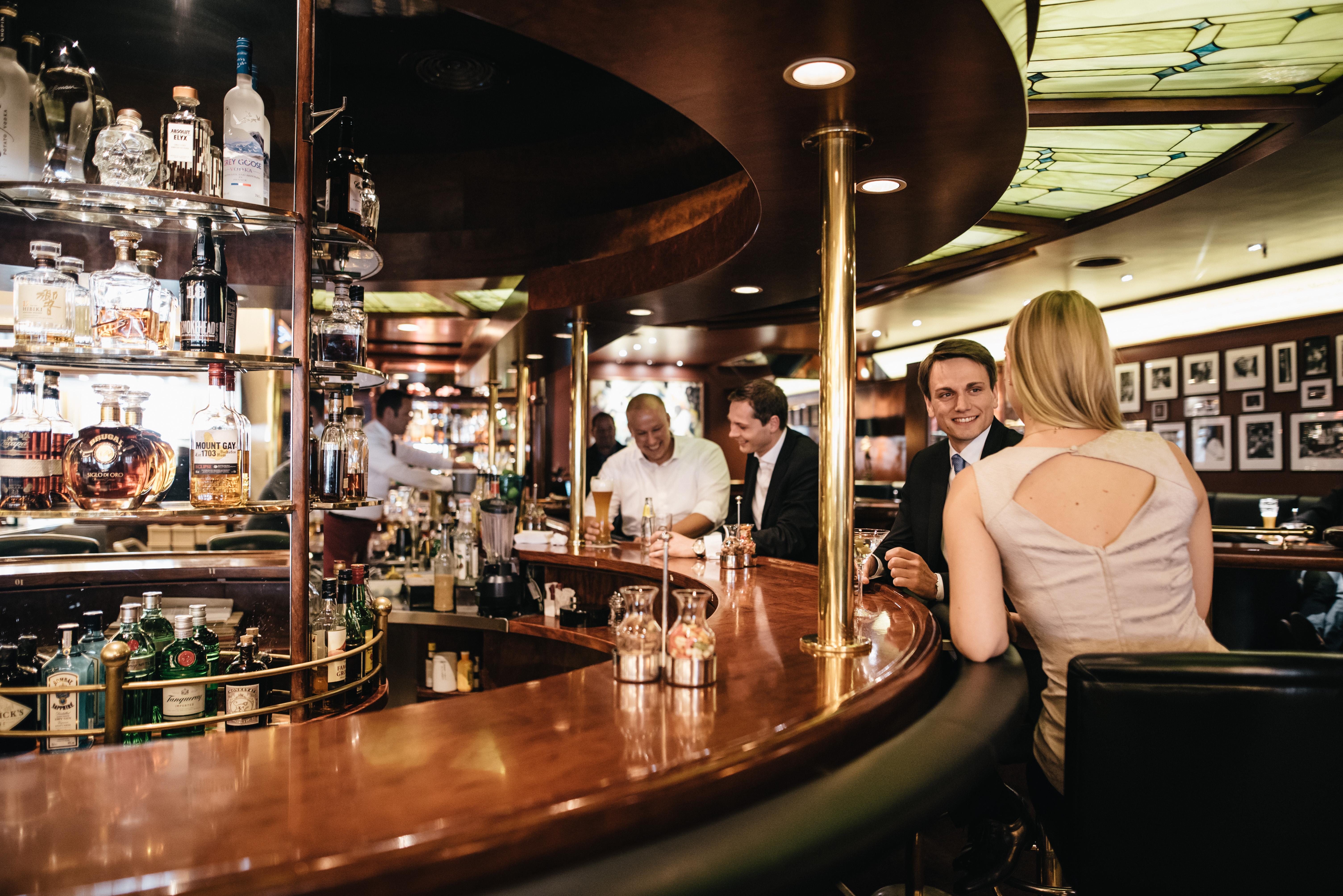 GRAND ELYSEE Hamburg Bagian luar foto The bar at the American Bar
