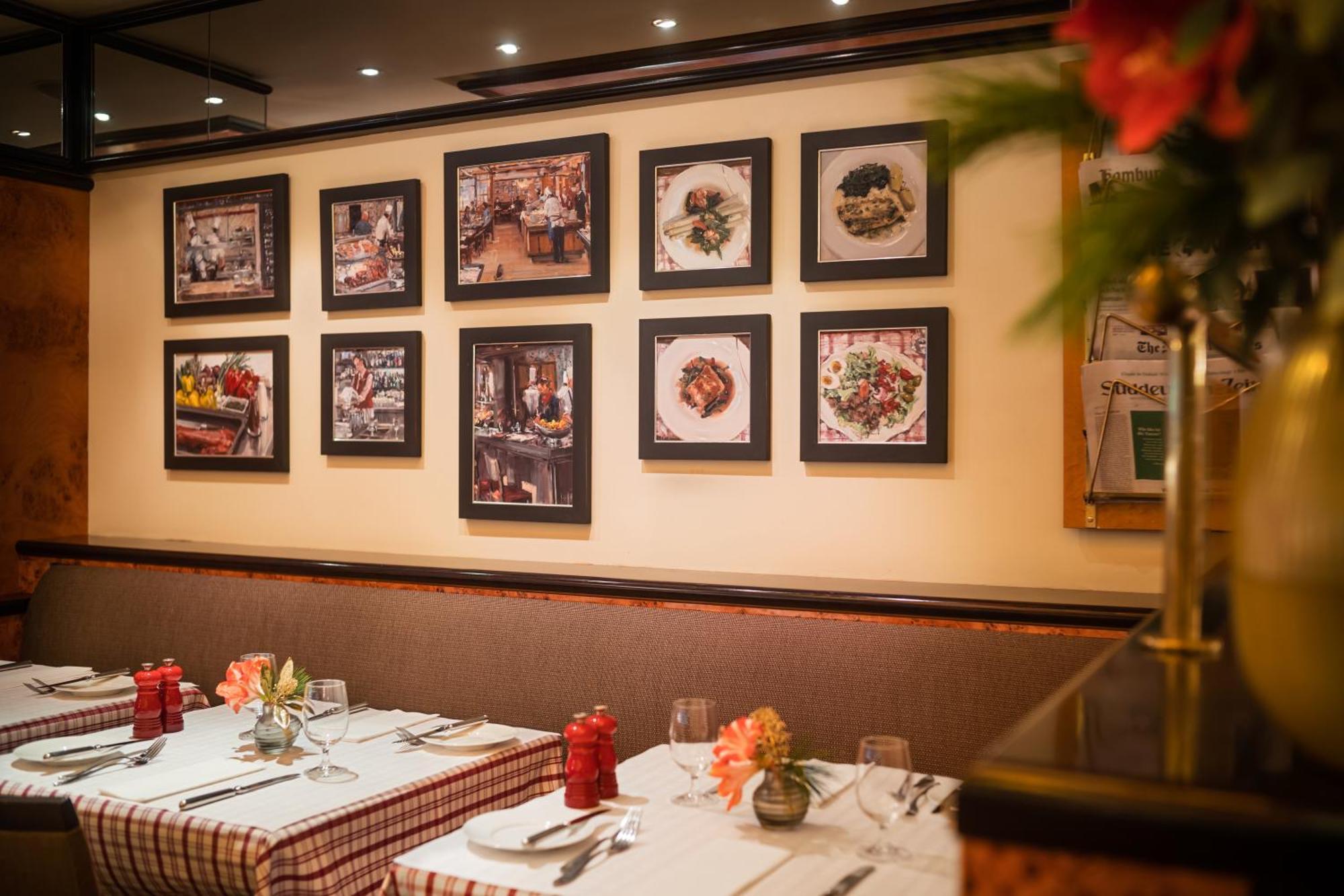 GRAND ELYSEE Hamburg Bagian luar foto Interior of the restaurant
