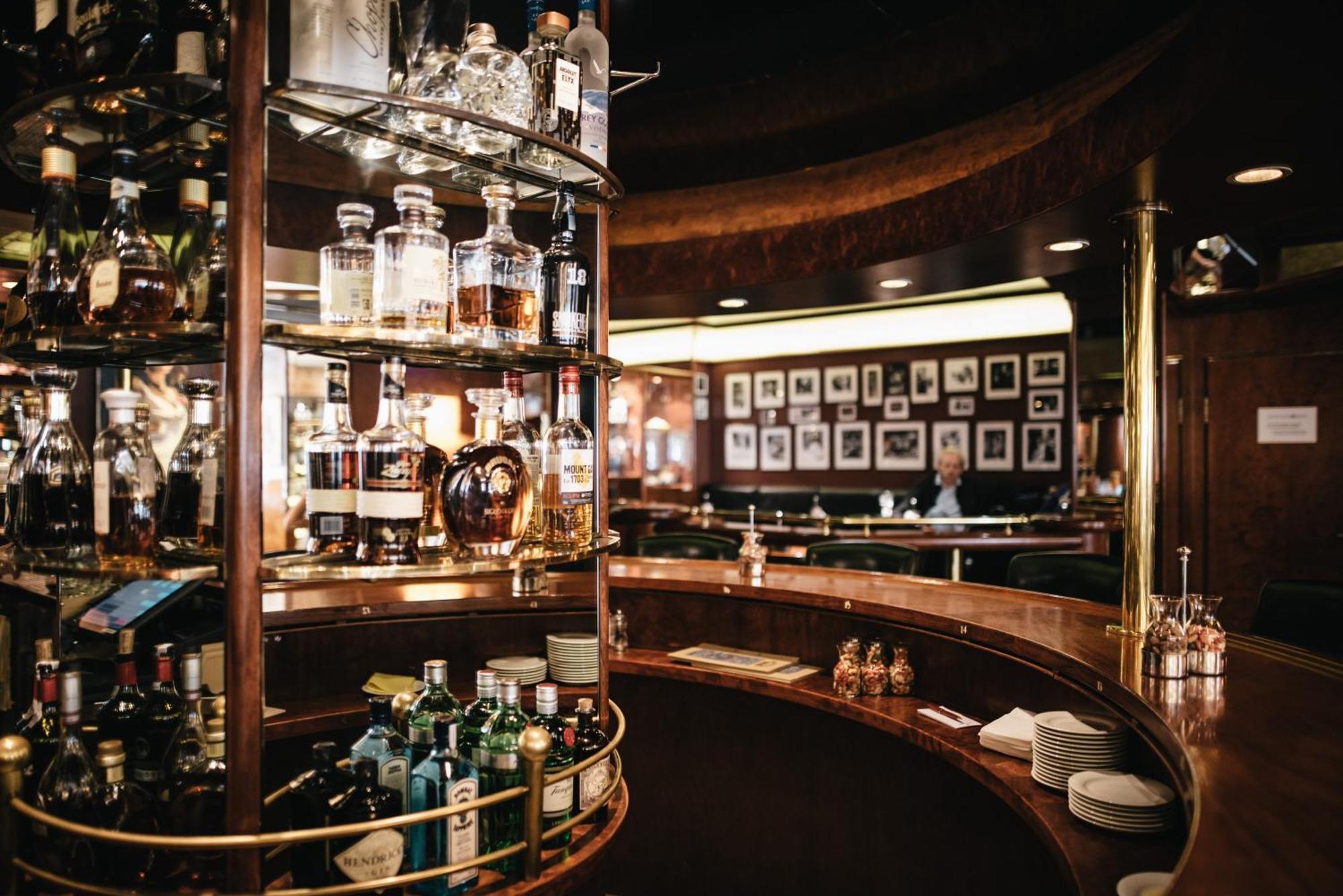 GRAND ELYSEE Hamburg Bagian luar foto The bar at the Savoy