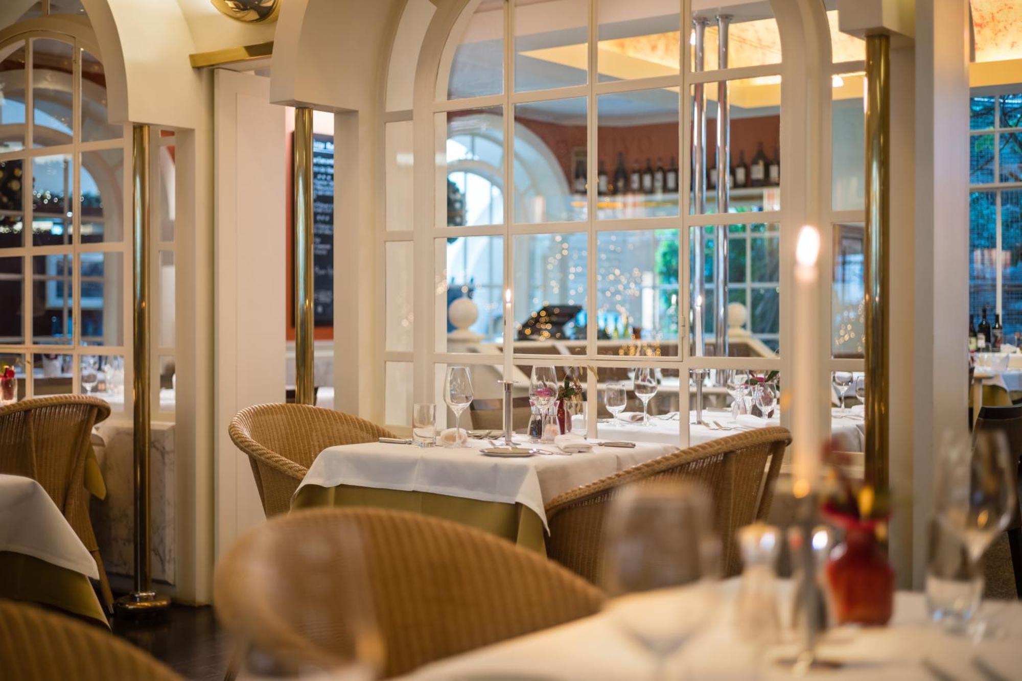 GRAND ELYSEE Hamburg Bagian luar foto Restaurant