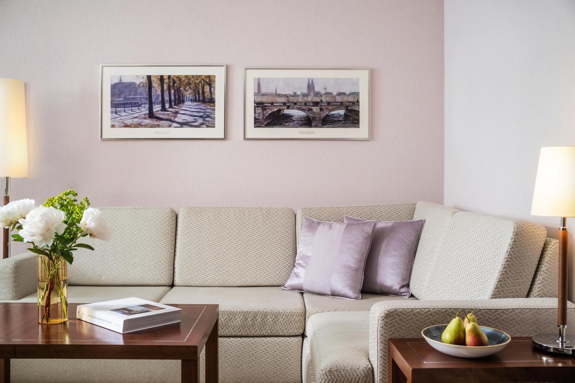 GRAND ELYSEE Hamburg Bagian luar foto A living room