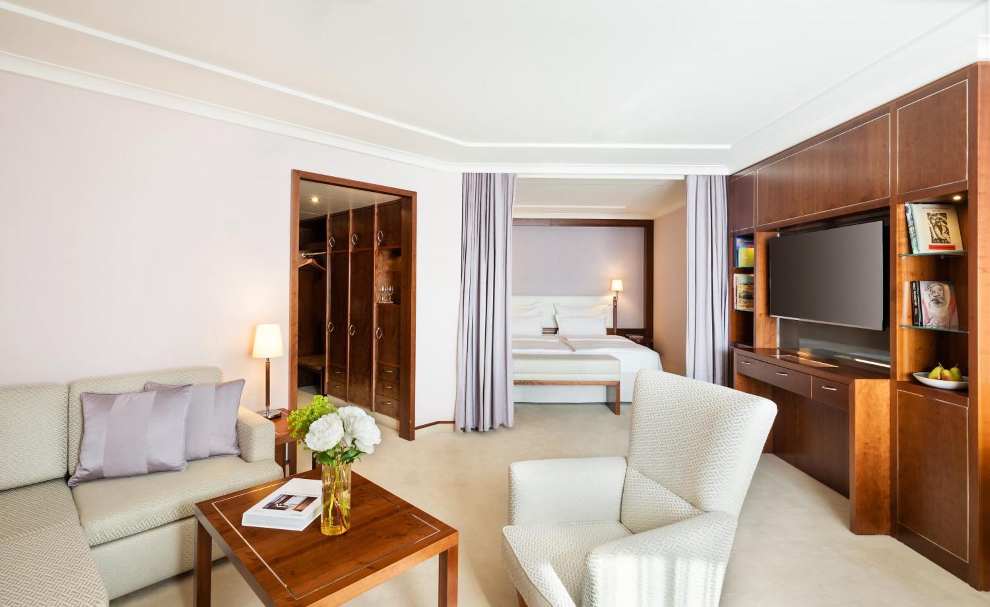 GRAND ELYSEE Hamburg Bagian luar foto Suite