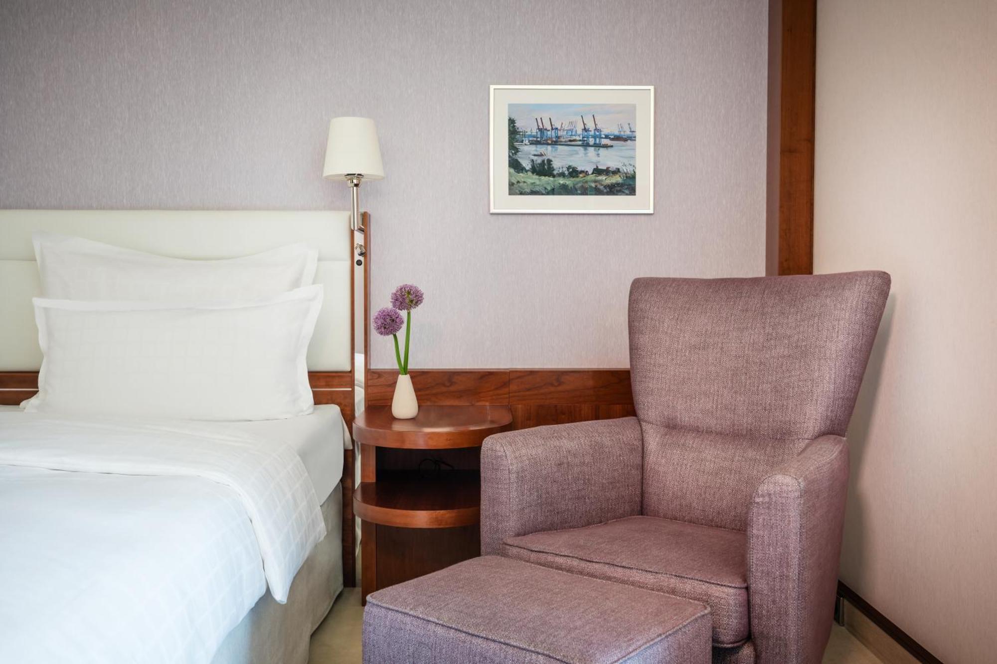 GRAND ELYSEE Hamburg Bagian luar foto A room at the hotel