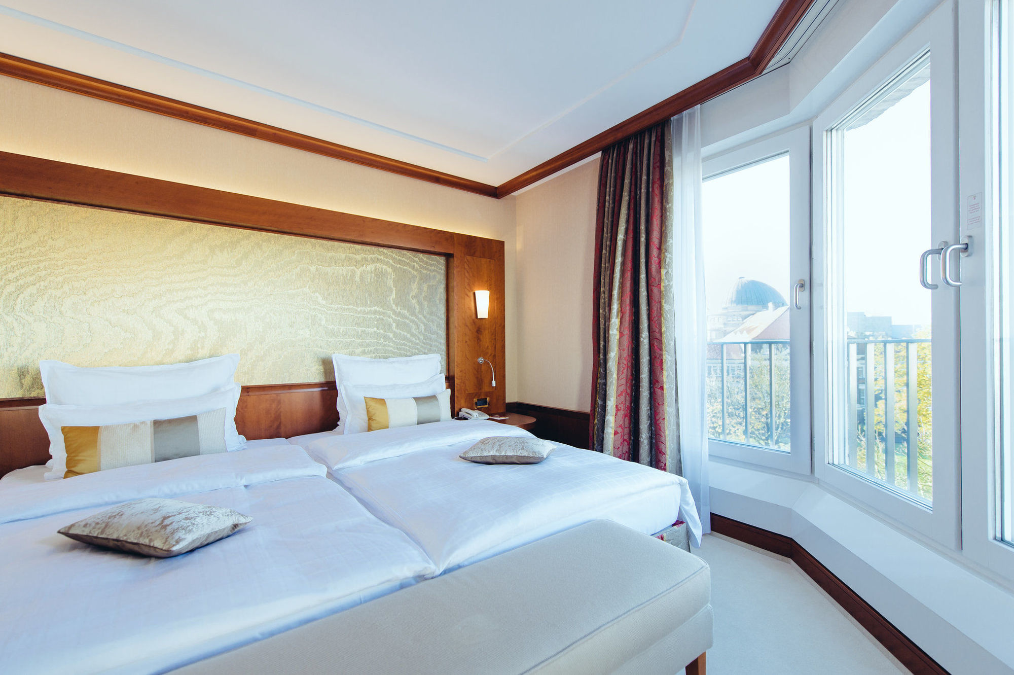GRAND ELYSEE Hamburg Bagian luar foto A typical room